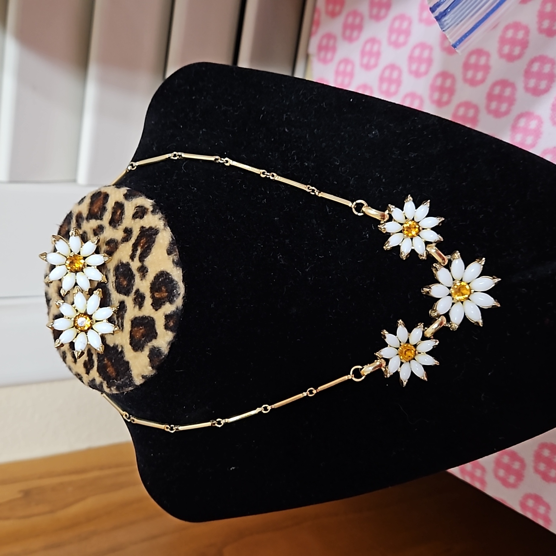 Vintage Kramer Glass Sunflower Necklace And Earrings 75$